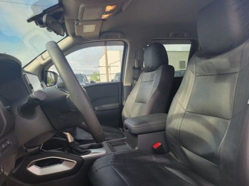 Used 2025 Nissan Frontier SV w/ SV Convenience Package RWD image 12