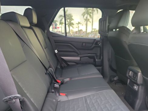 Used 2025 Toyota 4Runner Limited image 15