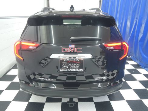 Used 2019 GMC Terrain SLE w/ Driver Convenience Package FWD image 9