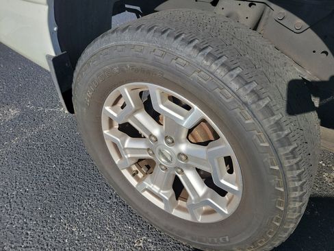 Used 2018 Nissan Titan SV w/ SV Convenience Package AWD/4WD image 10