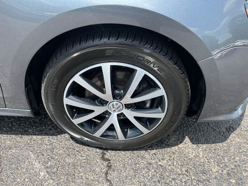 Used 2017 Volkswagen Jetta SE FWD image 13