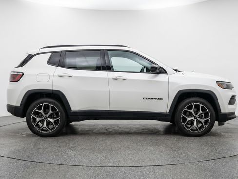 Used 2025 Jeep Compass Limited AWD/4WD image 11