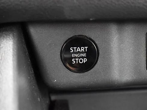 Used 2025 Nissan Rogue SV FWD image 29