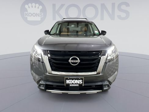 Used 2022 Nissan Pathfinder Platinum w/ Cargo Package image 11