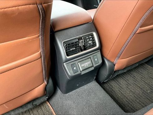 Used 2018 Subaru Outback 2.5i Touring AWD/4WD image 10