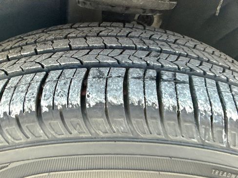 Used 2024 Buick Enclave Premium image 11