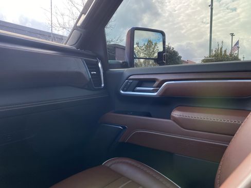 Used 2025 GMC Sierra 3500 Denali Ultimate image 28