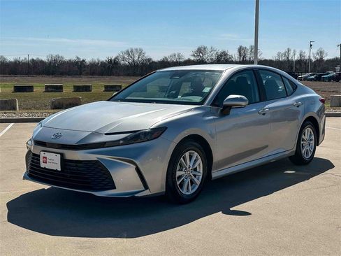 Certified 2025 Toyota Camry LE image 6