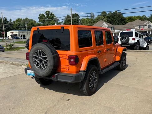 Used 2025 Jeep Wrangler Unlimited Sahara AWD/4WD image 6