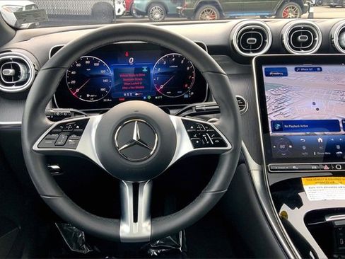 Used 2025 Mercedes-Benz GLC 300 4MATIC image 4