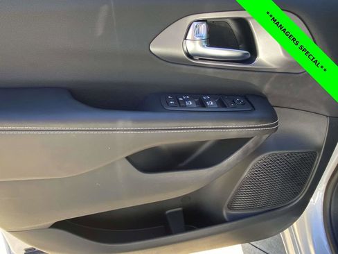 New 2026 Chrysler Pacifica Select image 38