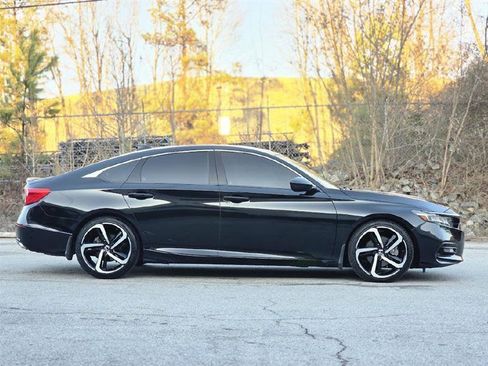 Used 2018 Honda Accord Sport image 11
