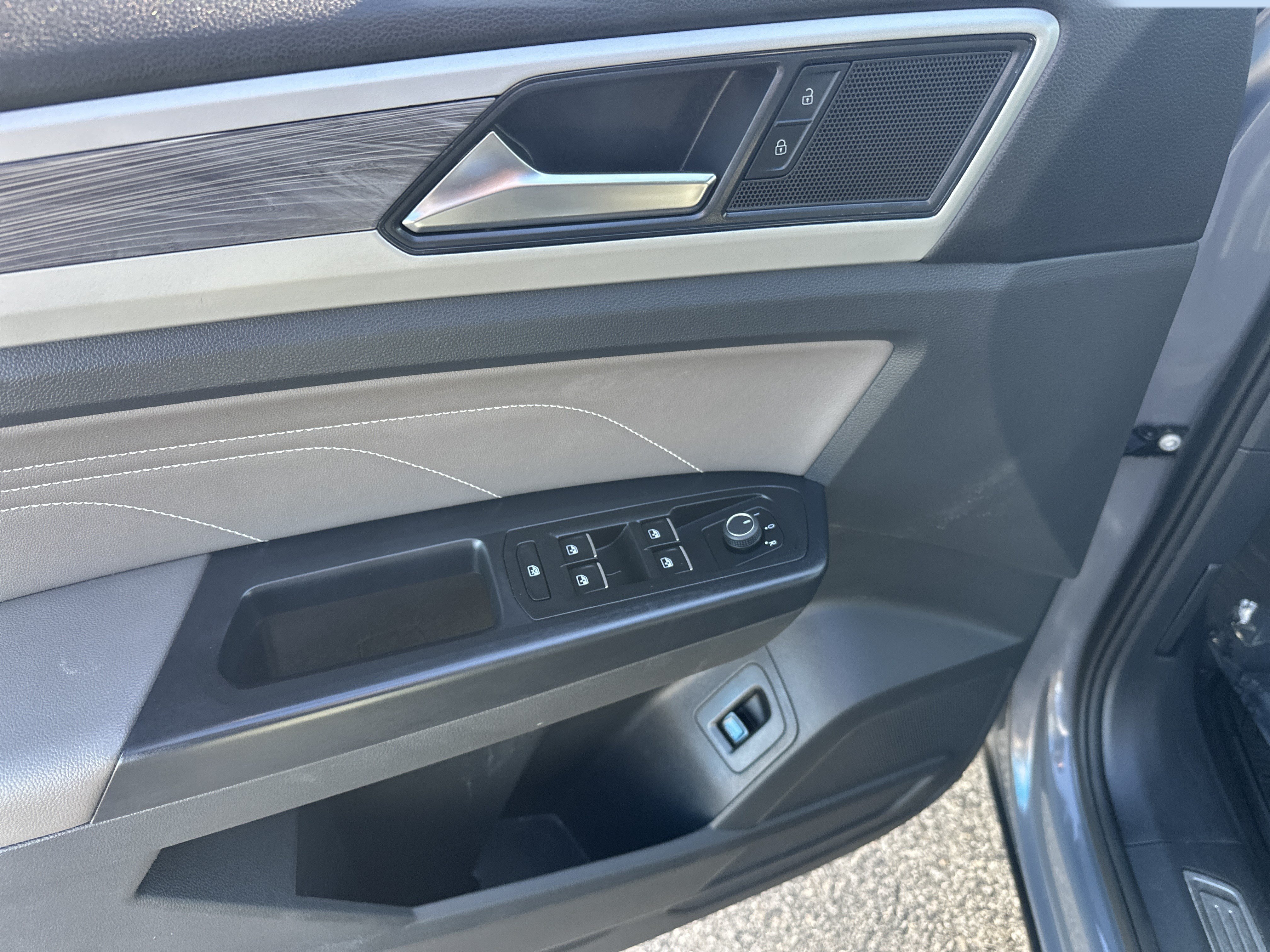 Used 2021 Volkswagen Atlas Cross Sport SE w/ Panoramic Sunroof Package AWD/4WD image 11