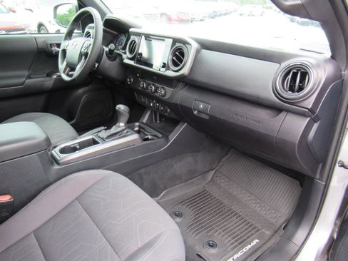 Used 2019 Toyota Tacoma TRD Sport RWD image 11
