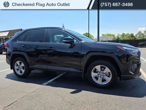 Used 2022 Toyota RAV4 XLE AWD/4WD image 10