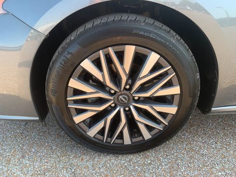 Used 2025 Nissan Altima 2.5 SV FWD image 33