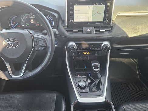 Used 2020 Toyota RAV4 Limited image 9