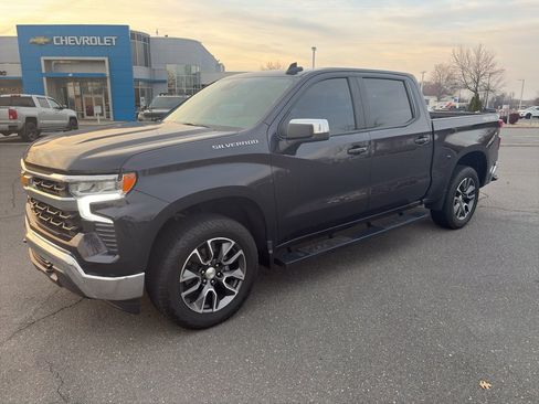 Used 2024 Chevrolet Silverado 1500 LT image 3