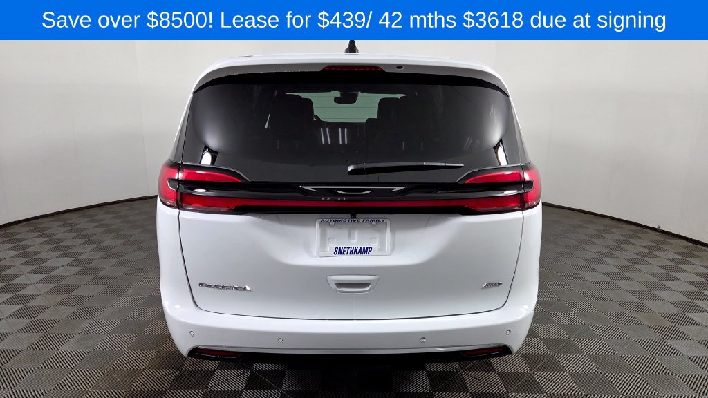 New 2027 Chrysler Pacifica Select AWD/4WD image 7