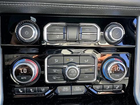 Used 2021 GMC Yukon XL Denali image 15