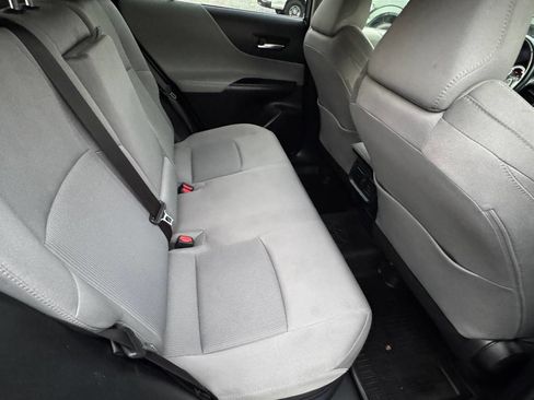 Used 2022 Toyota Venza LE image 19