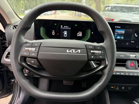 Used 2025 Kia K4 FWD image 25