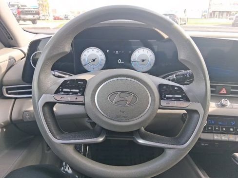 Used 2024 Hyundai Elantra SEL image 18
