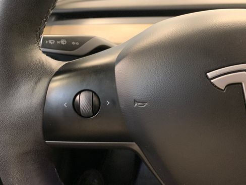 Used 2023 Tesla Model Y Performance AWD/4WD image 22