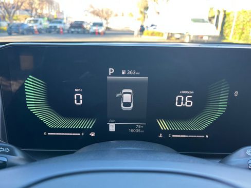 Used 2025 Kia K4 LXS image 39