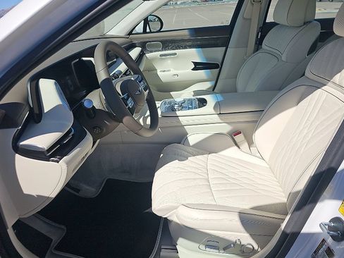 Used 2025 Genesis G90 3.5T AWD/4WD image 3
