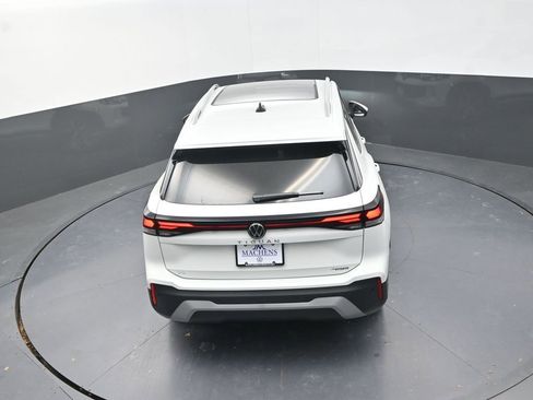 New 2026 Volkswagen Tiguan SE AWD/4WD image 18
