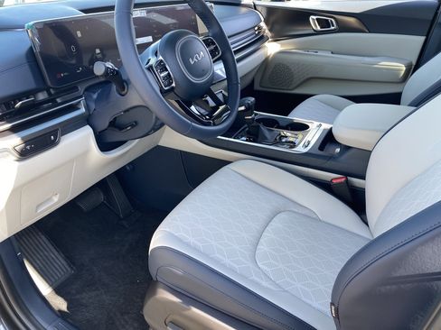 New 2026 Kia Carnival SX w/ SX Dark Edition Package image 16