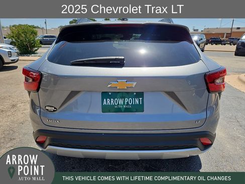 Used 2025 Chevrolet Trax LT w/ LT Convenience Package FWD image 10