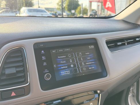 Used 2020 Honda HR-V Touring image 16