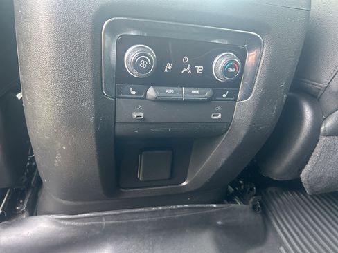 Used 2023 Chevrolet Suburban Premier AWD/4WD image 19