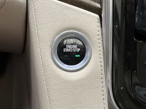 Used 2018 Cadillac Escalade ESV Premium Luxury AWD/4WD image 24