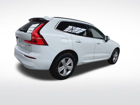 Used 2022 Volvo XC60 B5 Momentum image 24