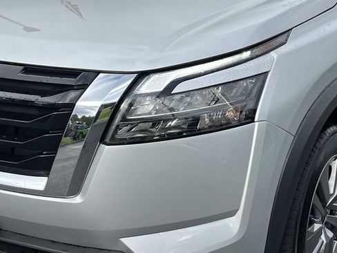 Used 2025 Nissan Pathfinder SV AWD/4WD image 10