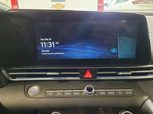 Used 2025 Hyundai Elantra SEL image 25