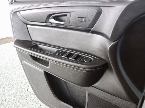 Used 2017 GMC Acadia Limited SLT image 24