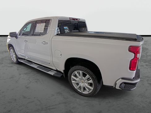 Used 2023 Chevrolet Silverado 1500 High Country w/ High Country Premium Package AWD/4WD image 2