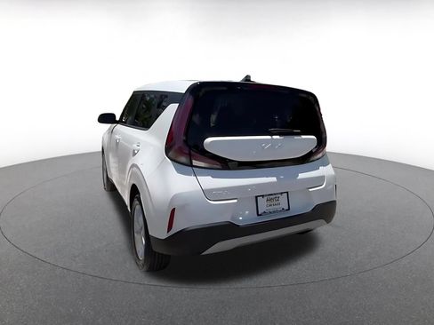 Used 2025 Kia Soul LX w/ LX Technology Package FWD image 11