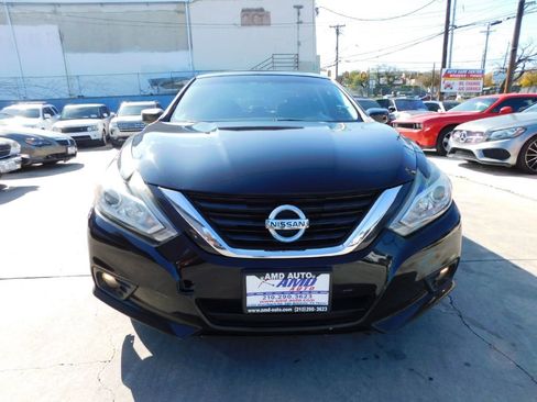 Used 2017 Nissan Altima 2.5 SV image 2