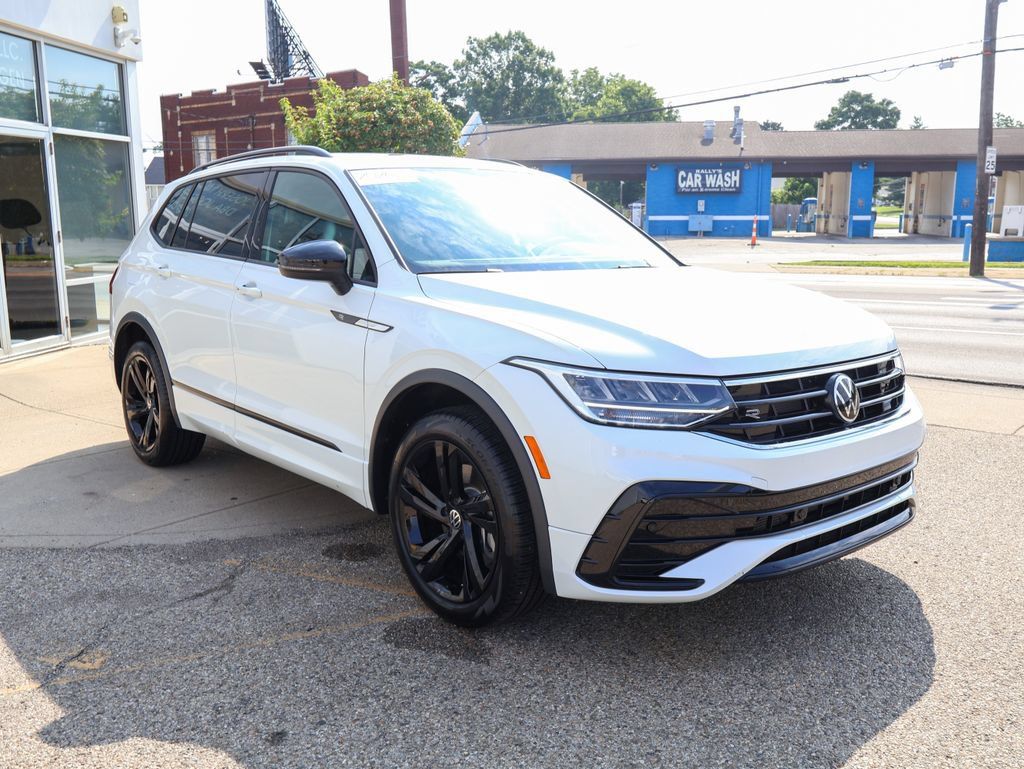 Certified 2024 Volkswagen Tiguan SE R-Line AWD/4WD image 7