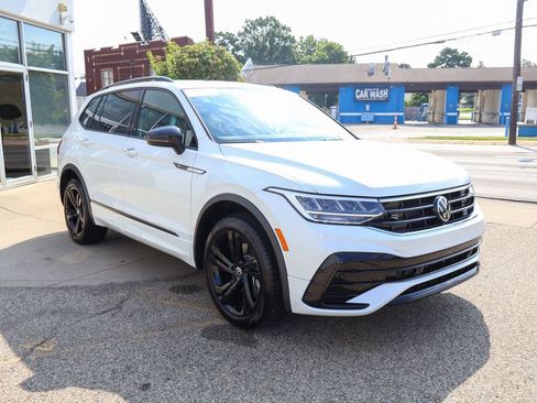 Used 2024 Volkswagen Tiguan SE R-Line AWD/4WD image 7