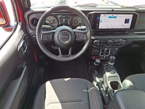 Used 2025 Jeep Wrangler Unlimited Rubicon AWD/4WD image 11