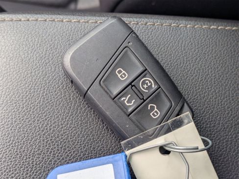 Used 2022 Volkswagen Tiguan SE R-Line image 19