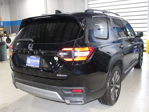 Used 2024 Honda Pilot Touring image 29