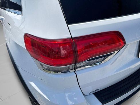 Used 2018 Jeep Grand Cherokee Laredo RWD image 40