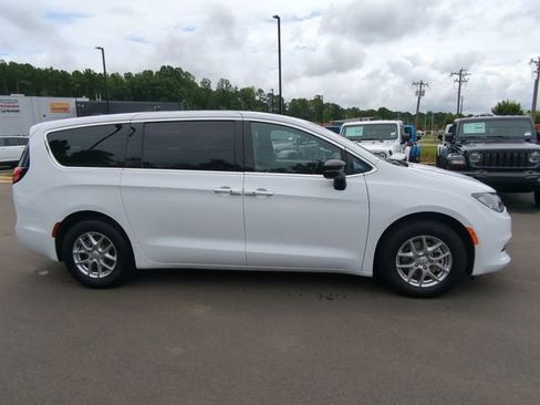 New 2026 Chrysler Voyager LX image 20